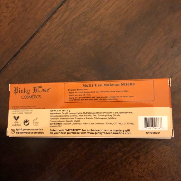 Multi-use makeup sticks as eyeshadow or base for eyeshadow - Picture 2 of 3